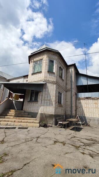 дом, 226 м², 6 соток