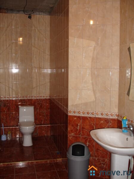 отдельное здание, 2215 м²