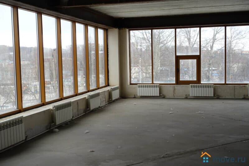 отдельное здание, 2215 м²