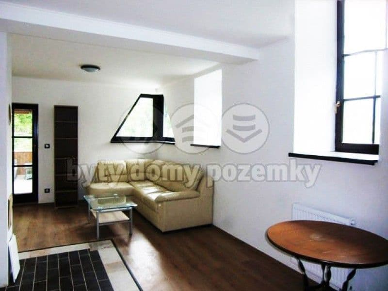 коммерческая недвижимость, 897 м²