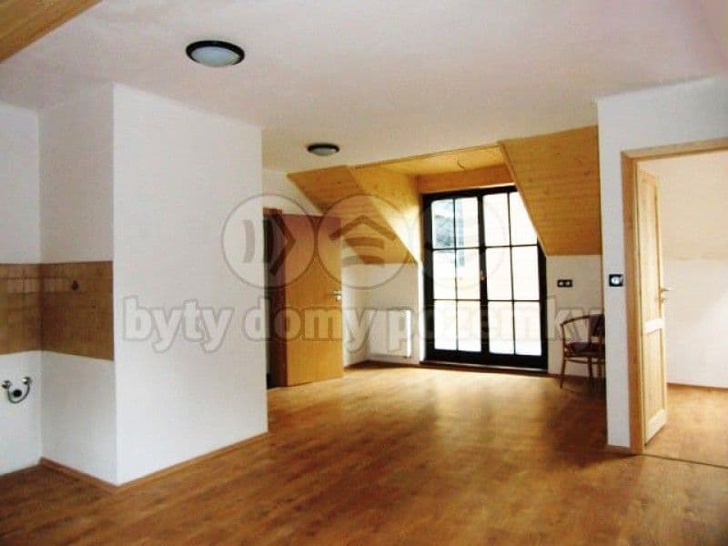 коммерческая недвижимость, 897 м²