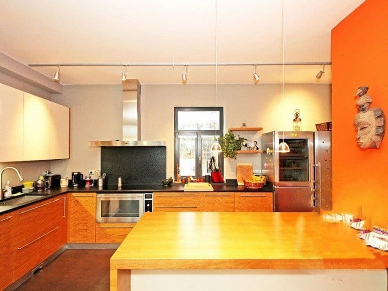 дом, 300 м², 8 соток