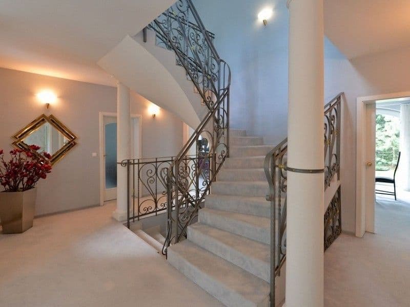 дом, 350 м², 8 соток