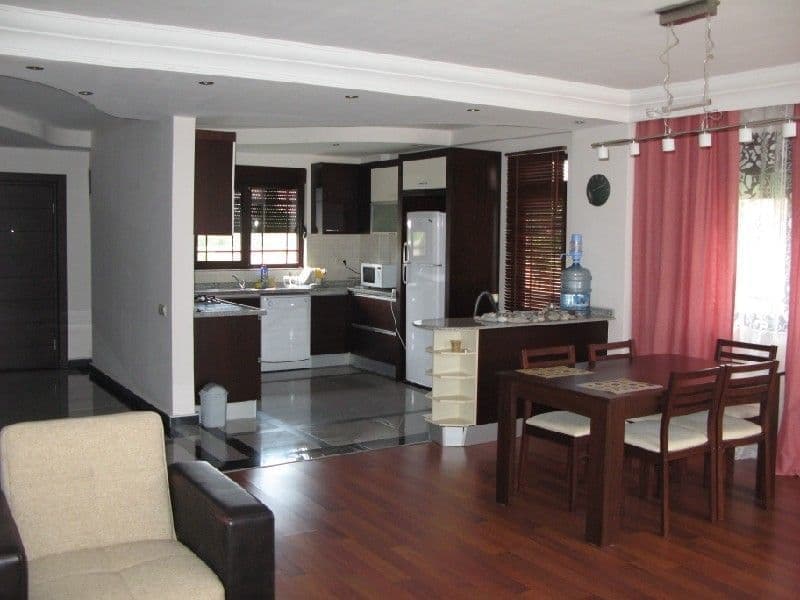 дом, 170 м², 6 соток