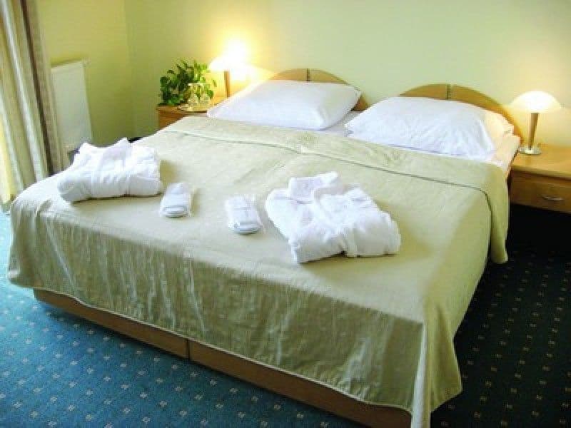 коммерческая недвижимость, 1587 м²