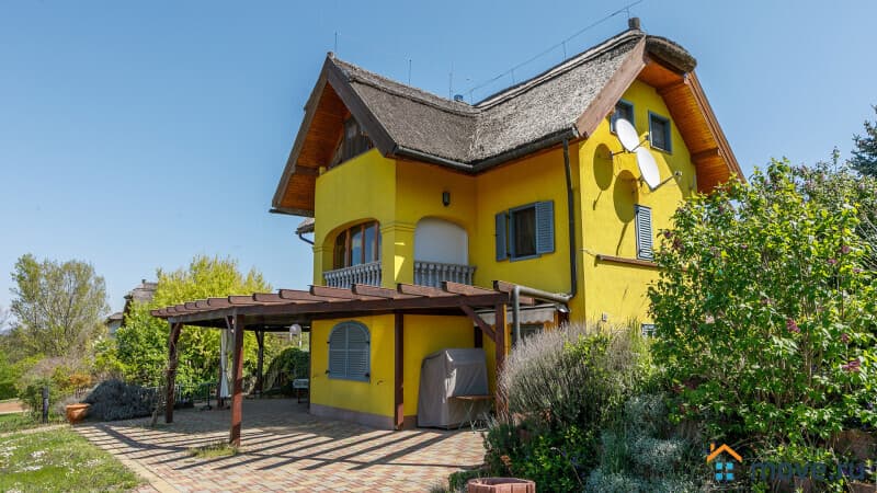 дом, 200 м², 32 сотки