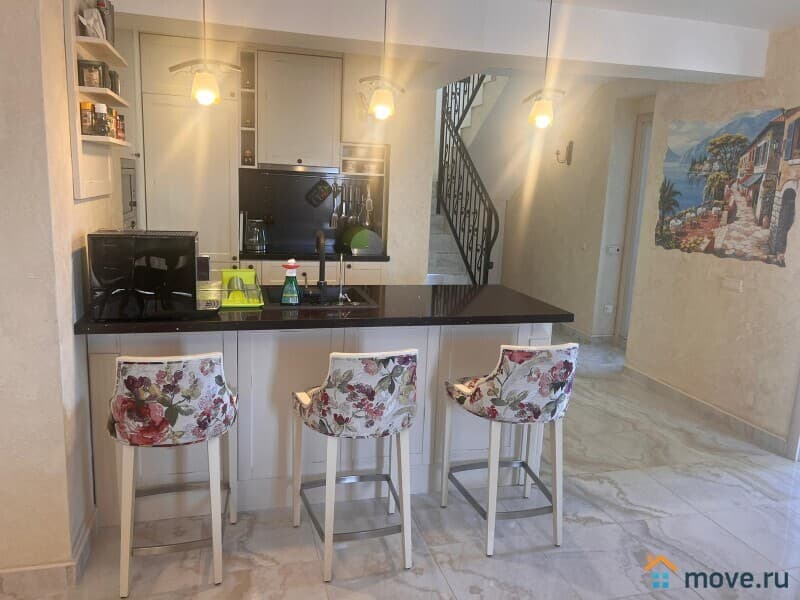 4-комн. квартира, 216 м²
