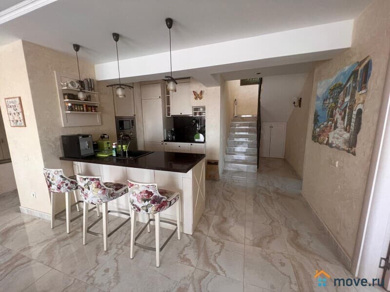 4-комн. квартира, 216 м²