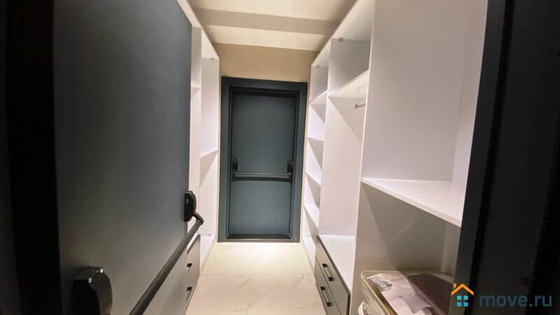 3-комн. квартира, 230 м²
