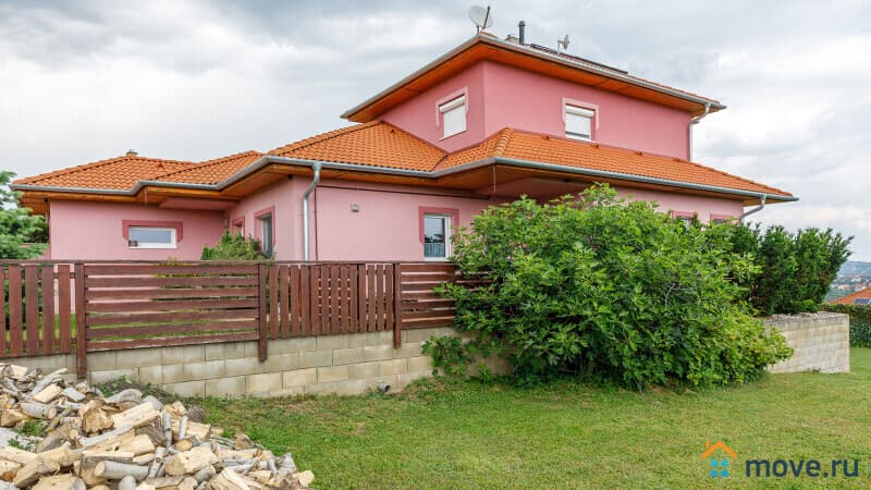дом, 180 м², 8 соток