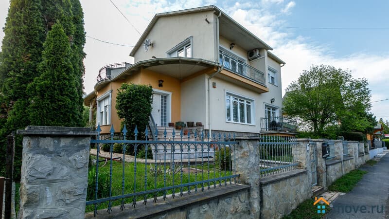 дом, 226 м², 8 соток