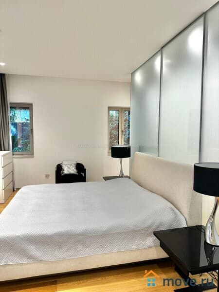 3-комн. квартира, 159 м²