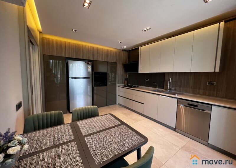 4-комн. квартира, 180 м²