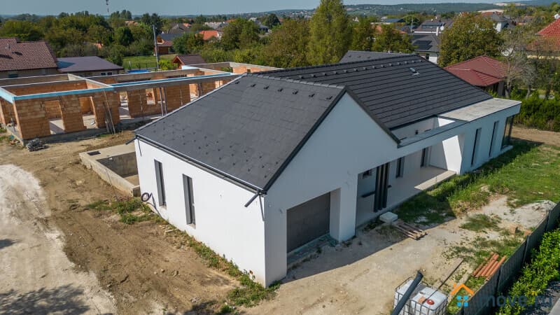 дом, 225 м², 10 га