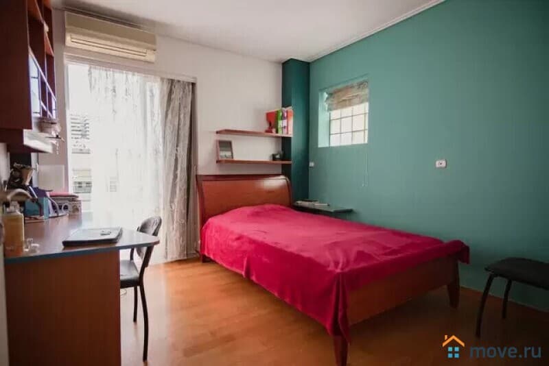 6-комн. квартира, 200 м²