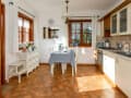 дом, 180 м², 8 соток