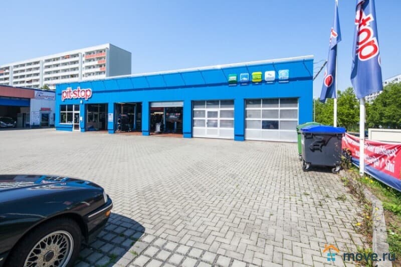 нежилое здание, 592 м²