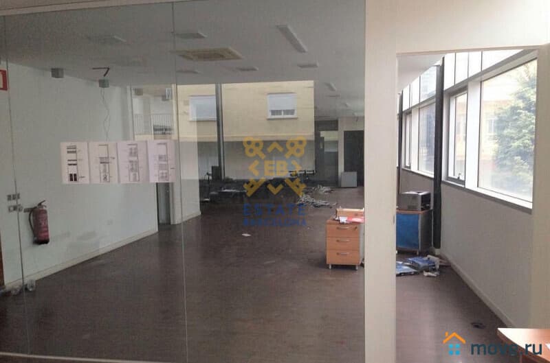 нежилое здание, 1500 м²