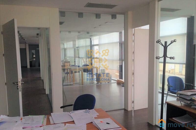 нежилое здание, 1500 м²