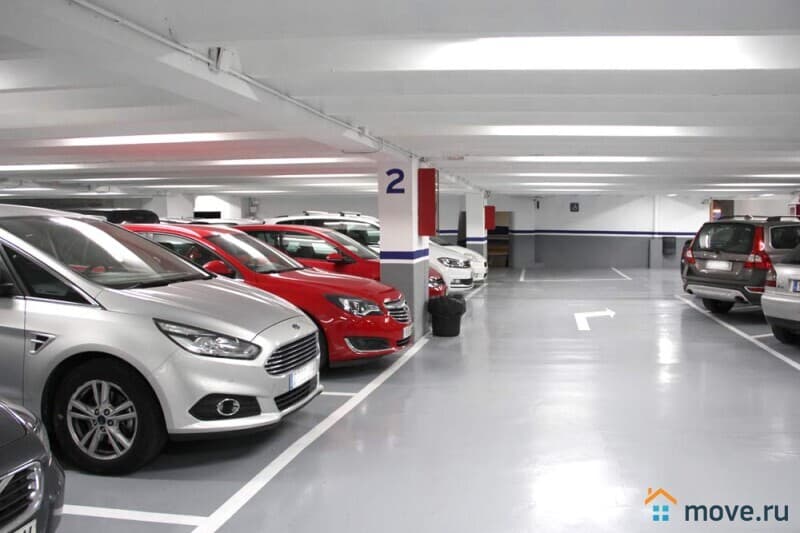 нежилое здание, 2500 м²