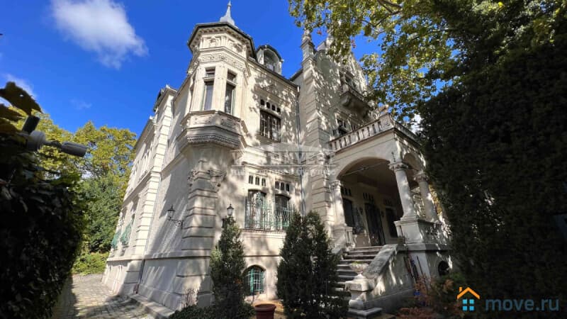 особняк, 1400 м², 10 соток
