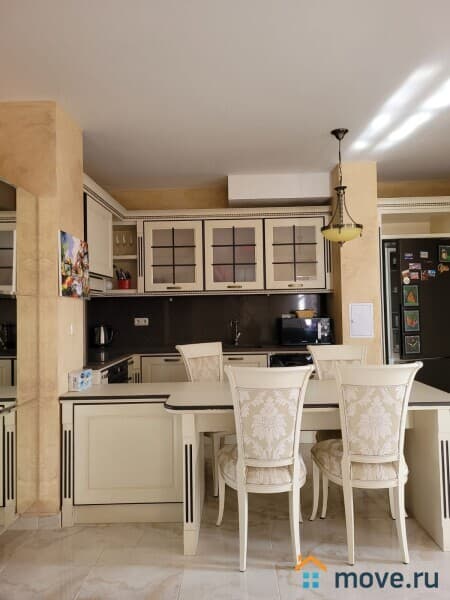 4-комн. квартира, 190 м²