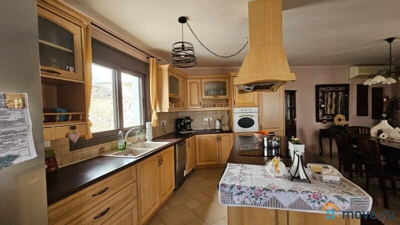 4-комн. квартира, 198 м²