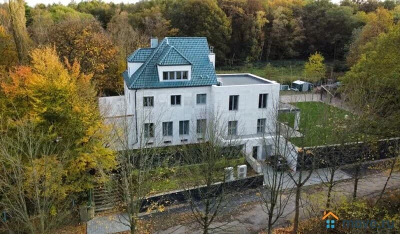 дом, 382 м², 35 соток
