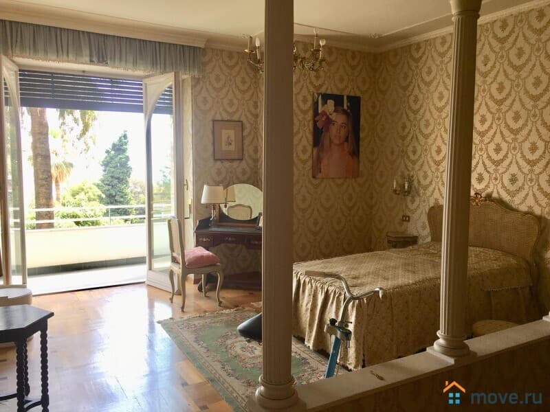 5-комн. квартира, 220 м²