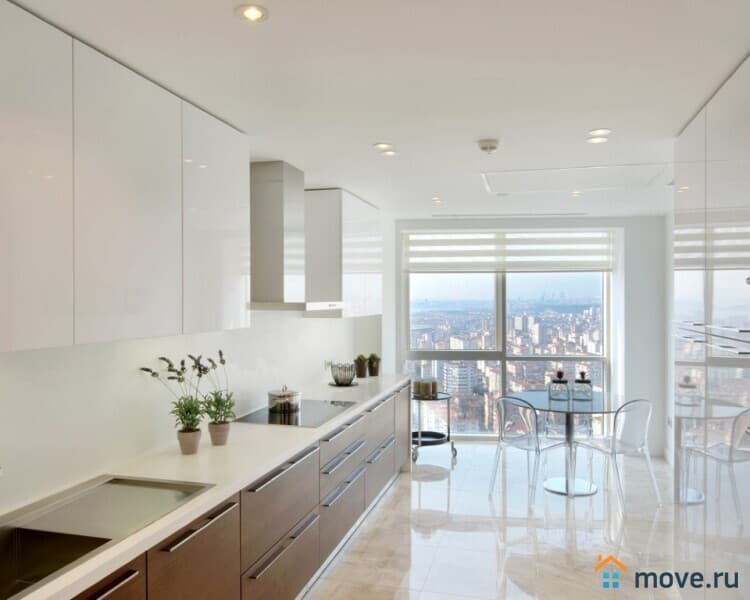 3-комн. квартира, 243 м²