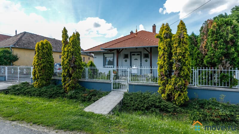 дом, 300 м², 13 соток