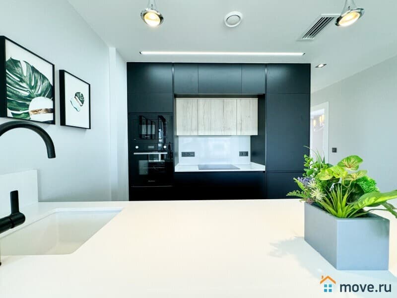 3-комн. квартира, 162 м²