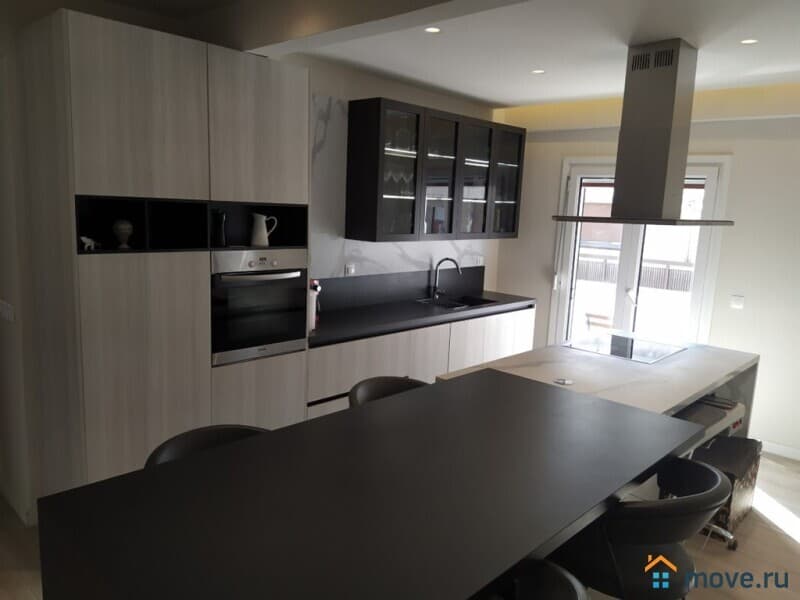 5-комн. квартира, 146 м²