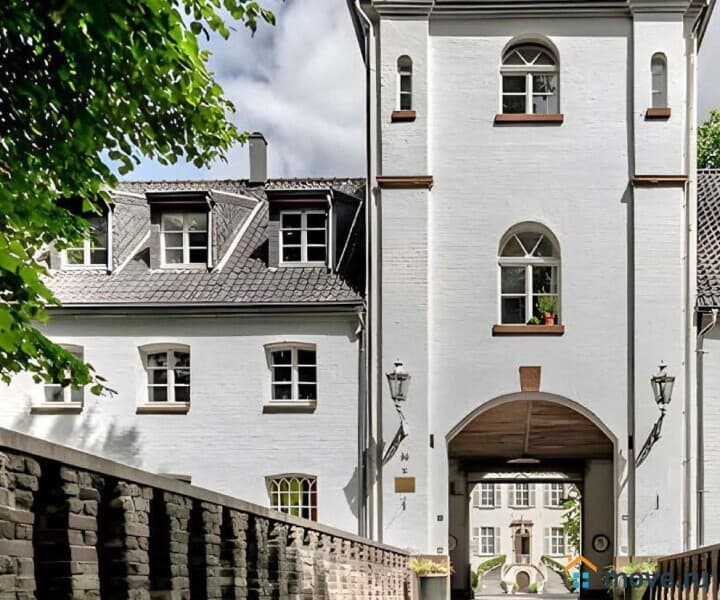 отдельное здание, 9756 м²