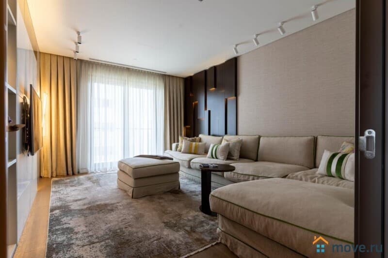 6-комн. квартира, 250 м²