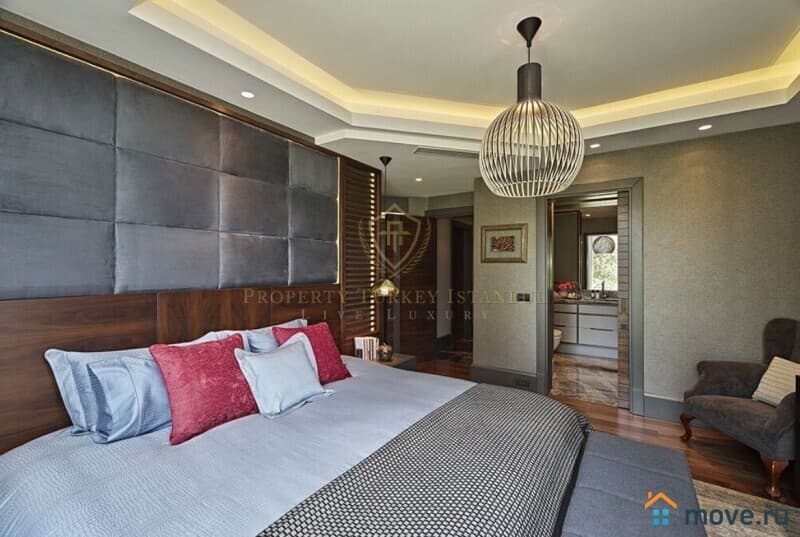 6-комн. квартира, 250 м²