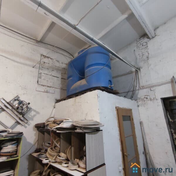 нежилое здание, 200 м²
