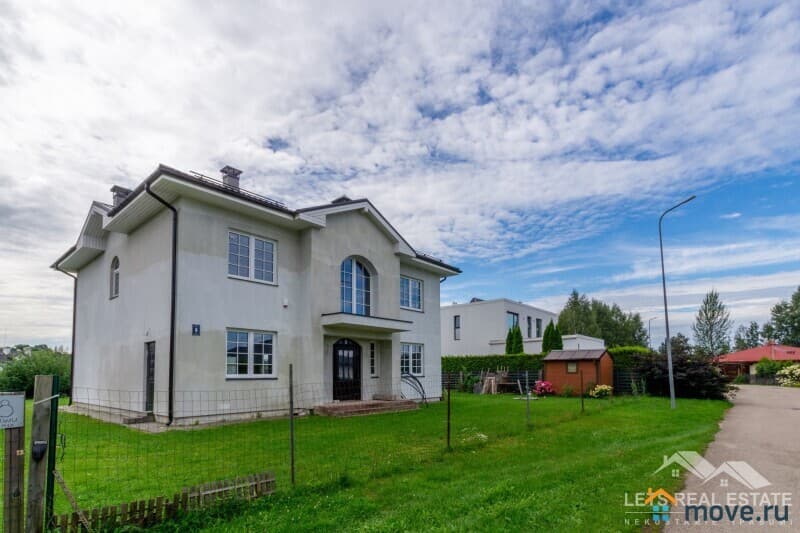 дом, 261.6 м²