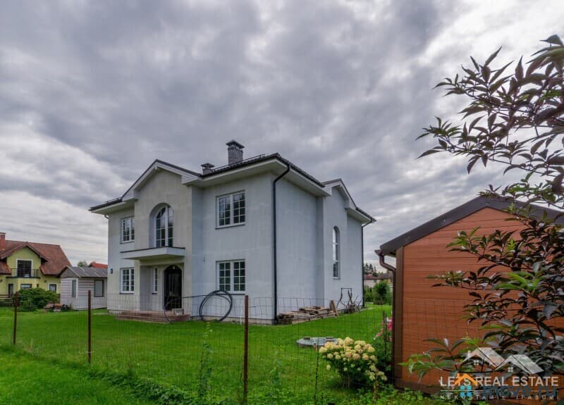 дом, 261.6 м²