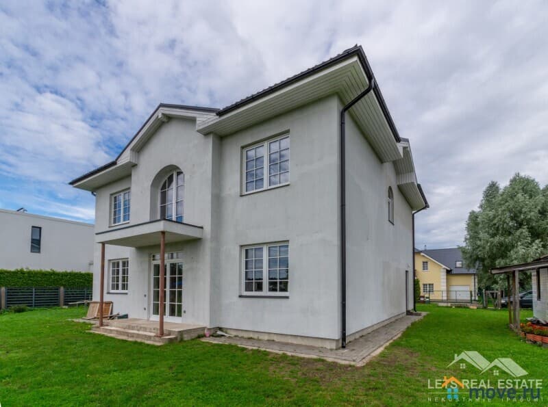 дом, 261.6 м²