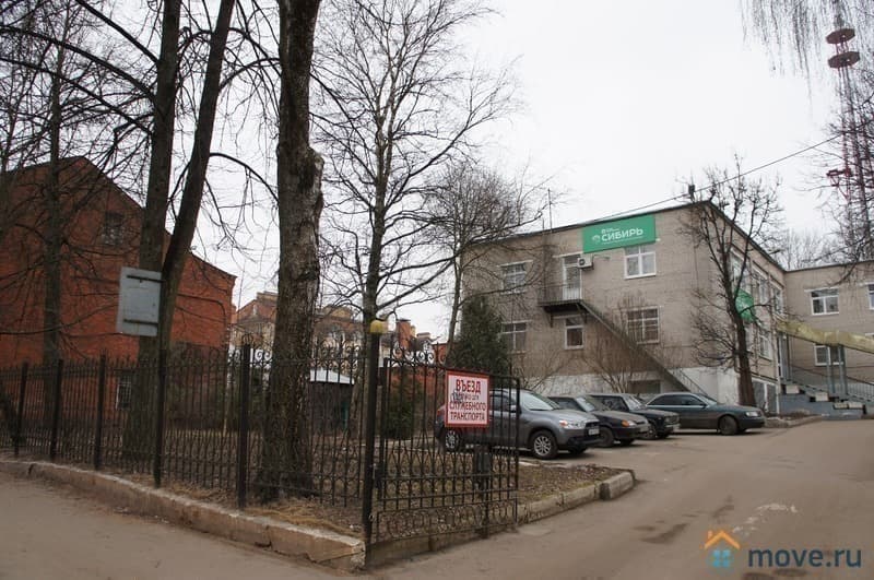 нежилое здание, 1445 м²