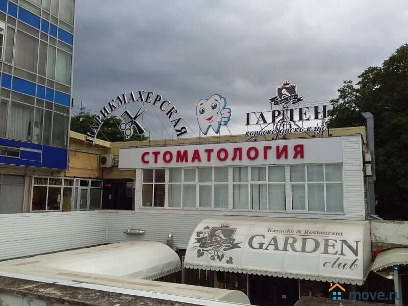 нежилое здание, 210 м²