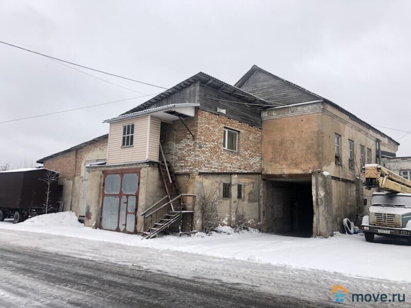 нежилое здание, 518 м²
