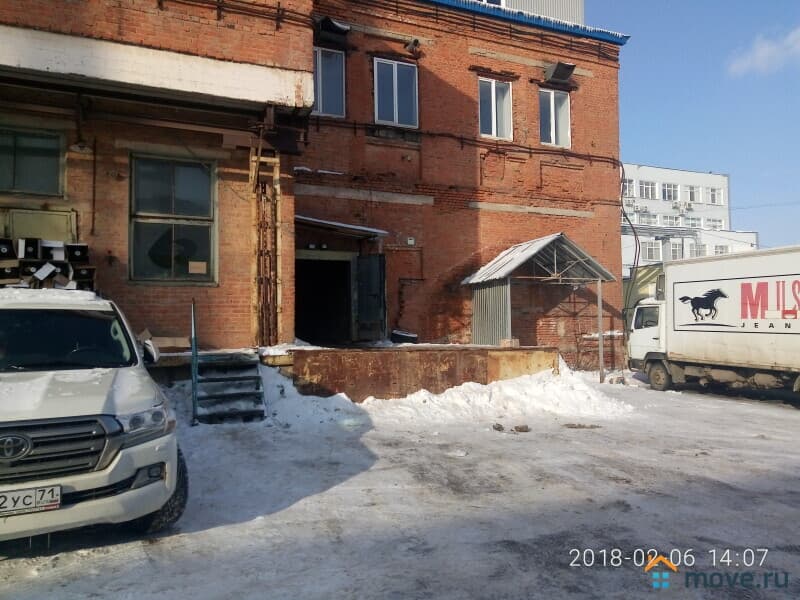 нежилое здание, 2770 м²