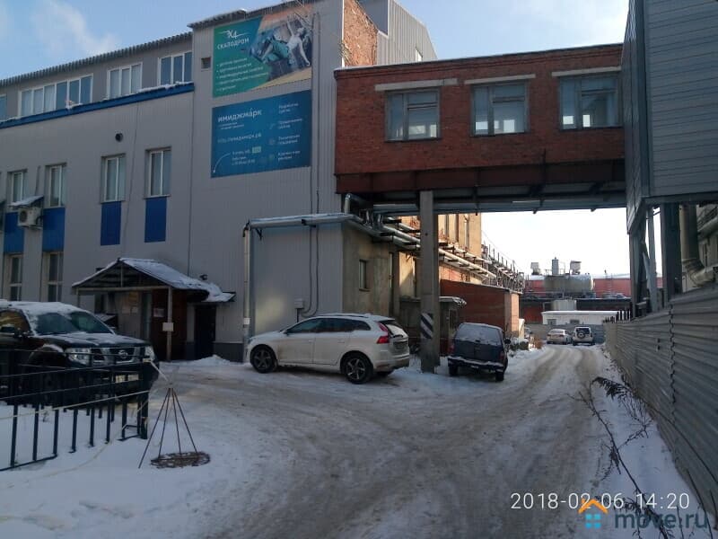 нежилое здание, 2770 м²