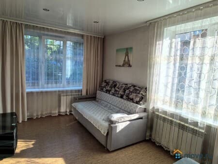 Сдается посуточно 1-комнатная квартира, 42 м², Красноярск, улица Мичурина, 1Б