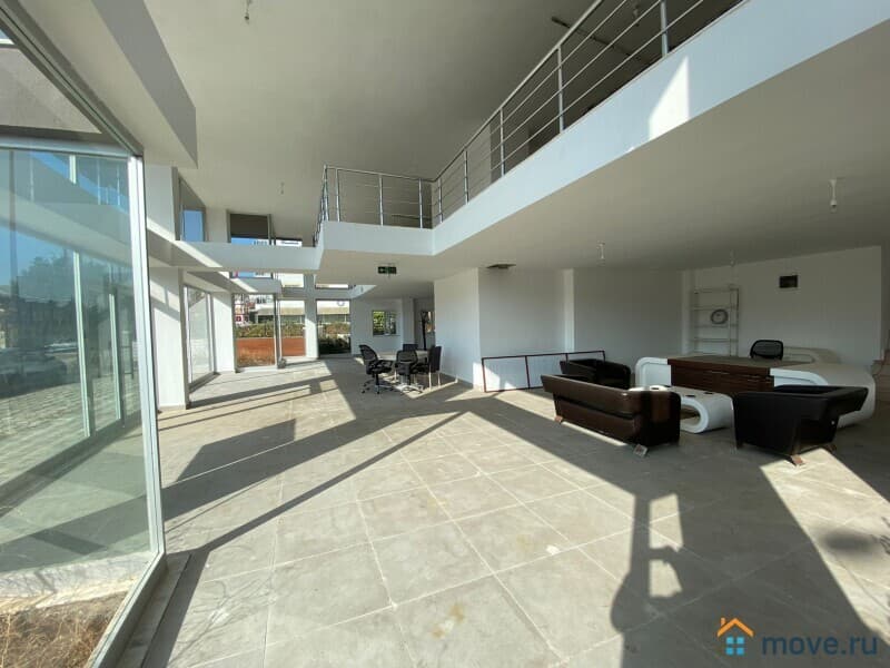 нежилое здание, 550 м²