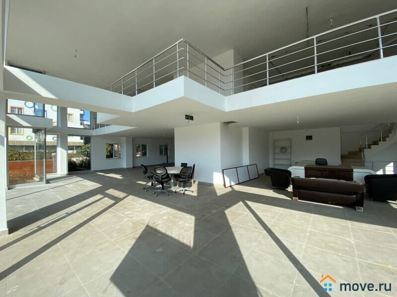 нежилое здание, 550 м²