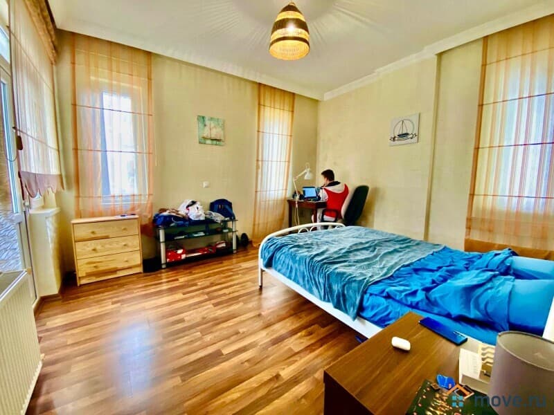 4-комн. квартира, 180 м²