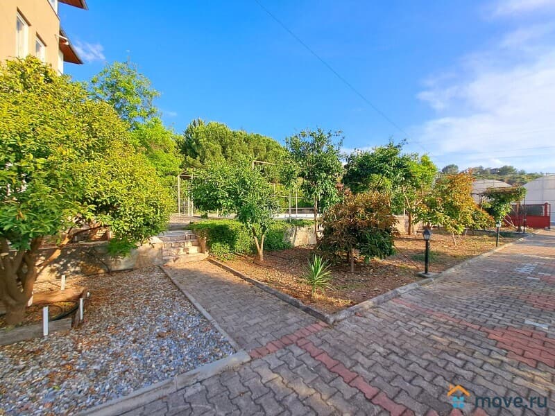 особняк, 700 м², 15 соток